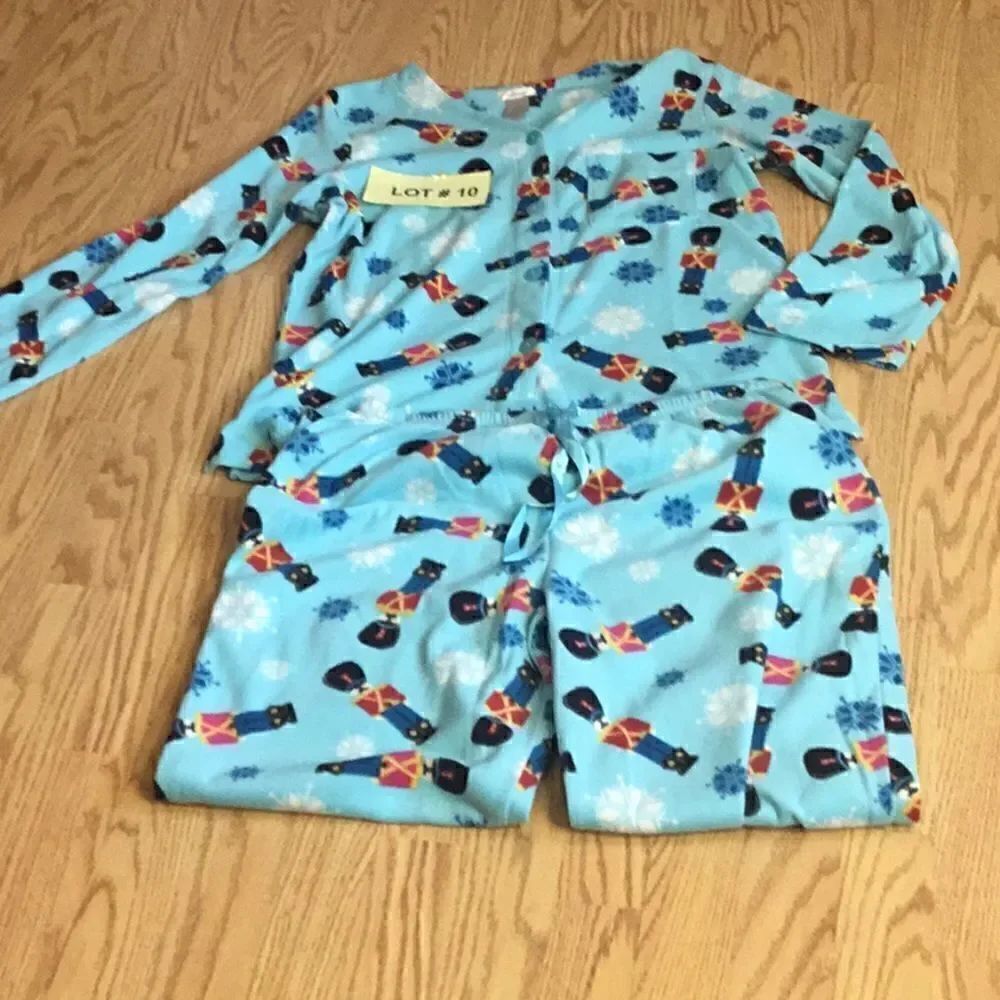 Fleece Christmas motif pjs in size medium, pants & button down long sleeve shirt